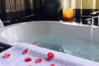 贵阳水疗池中的失重冥想：当身体学会漂浮